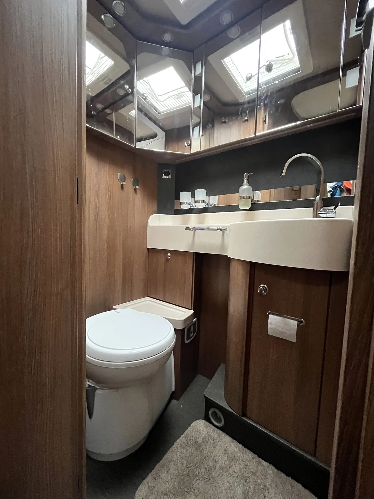 VAN2GETHER Carthago C-Tourer I 149 LE – Bad