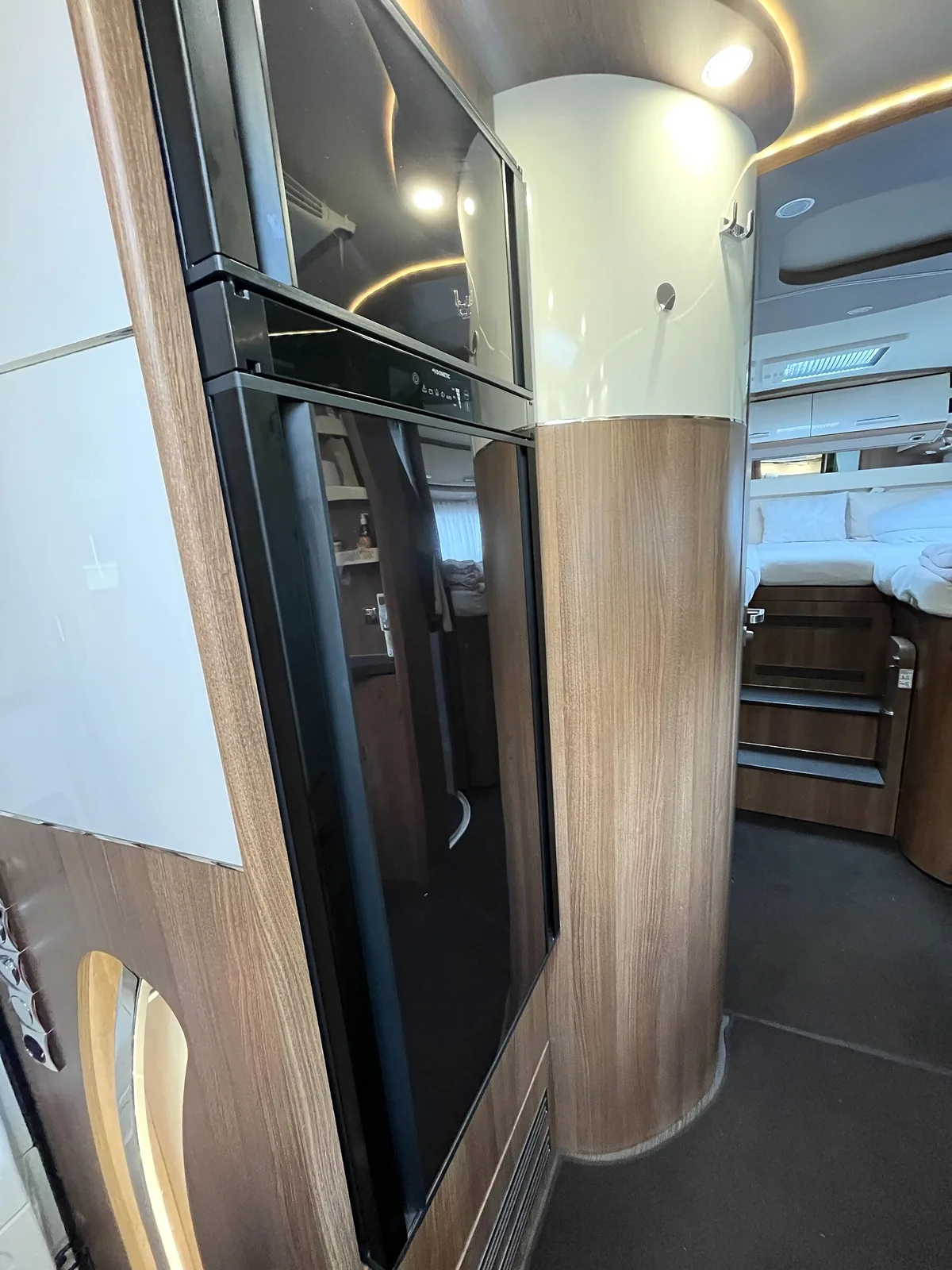 VAN2GETHER Carthago C-Tourer I 149 LE – Wohnbereich